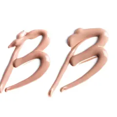 Dwa pociągnięcia jasnego fluidu tworzą literę "BB", idealne dla Twojej cery.