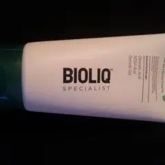Bioliq specialist niedoskonałości peelingujący żel do mycia twarzy - skuteczne rozwiązanie dla cery z problemami