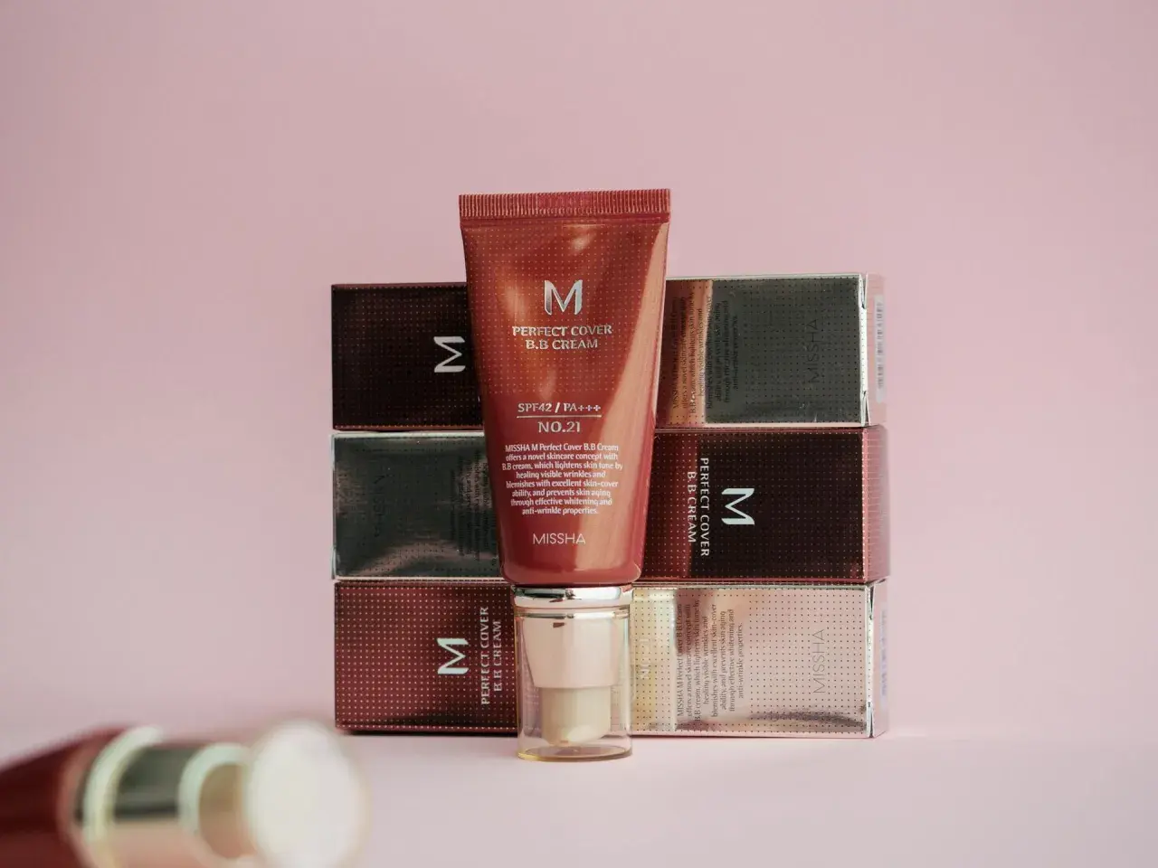 Krem BB Missha Perfect Cover SPF42, nr 21. Różnica między kremem CC a BB? Ten BB rozjaśnia, kryje i pielęgnuje.