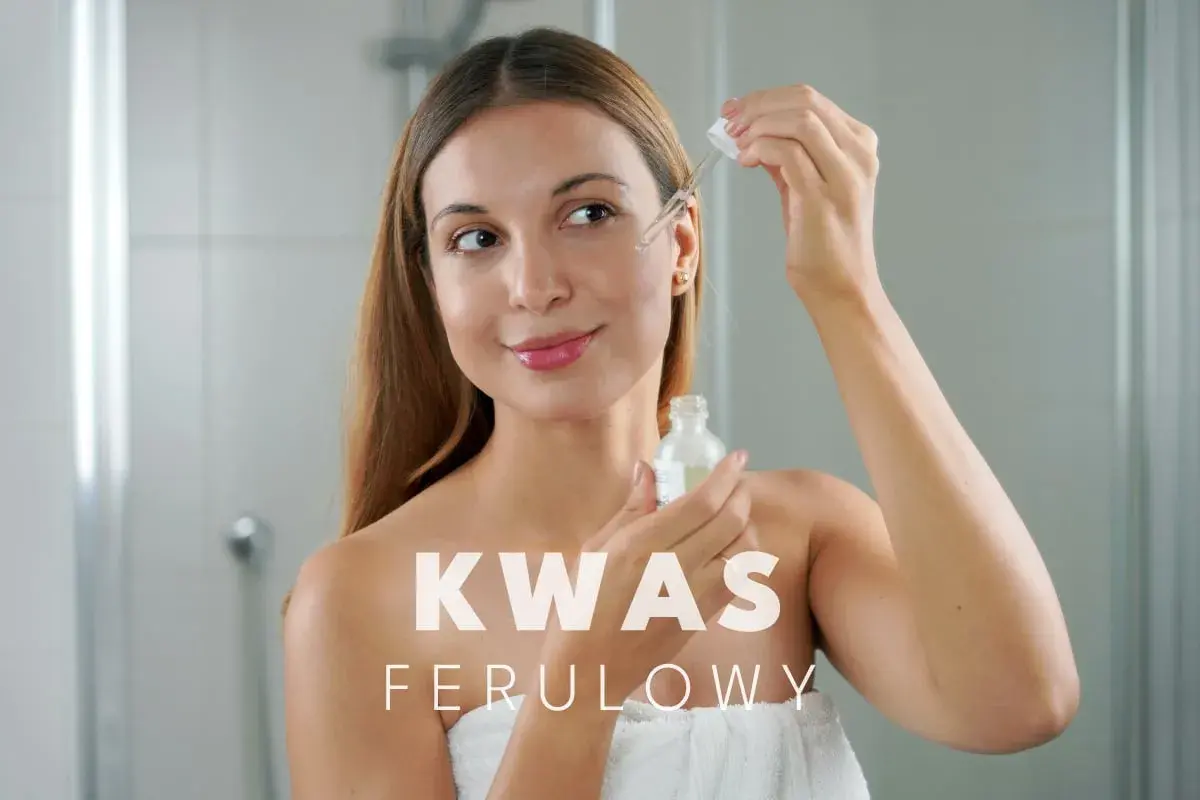 Kobieta aplikuje serum z kwasem ferulowym na twarz. Skóra promienieje zdrowiem.